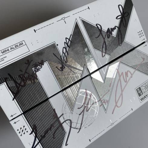 TNX SIGNED 1ST MINI ALBUM 'WAY UP'